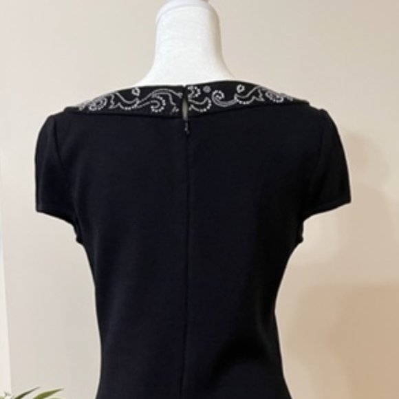 St John Evening Dress with Chalk + Sequin Collar, size 2 - Picture 6 of 14